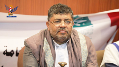 محمد علي الحوثي يعزّي في وفاة القاضي الدكتور عبدالملك عبدالله الجنداري
